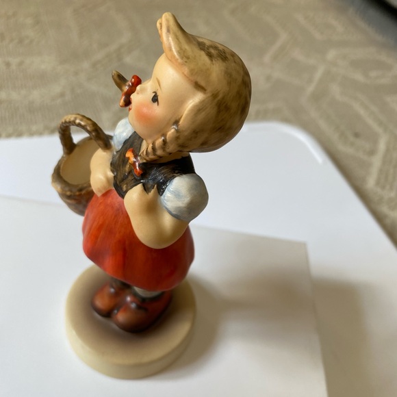 Hummel Goebel Vintage Figurine #96 Little Shopper - Picture 5 of 12